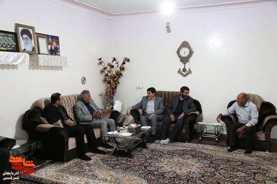 سلمانی و نریمانی بمناسبت سالروز بازگشت آزادگان به دیدار با دو آزاده رفتند سلمانی و نریمانی بمناسبت سالروز بازگشت آزادگان به دیدار با دو آزاده رفتند