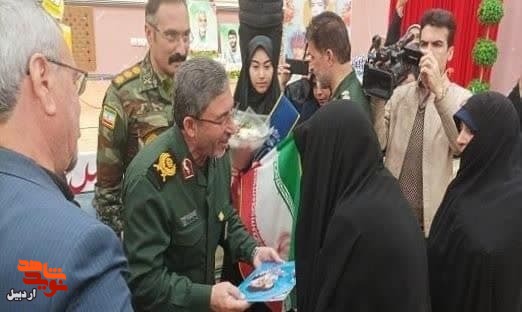 تداوم راه شهدا با تبعیت از آرمان انقلاب اسلامی، امام راحل و لبیک گفتن به مقام معظم رهبری محقق میشود تداوم راه شهدا با تبعیت از آرمان انقلاب اسلامی، امام راحل و لبیک گفتن به مقام معظم رهبری محقق میشود
