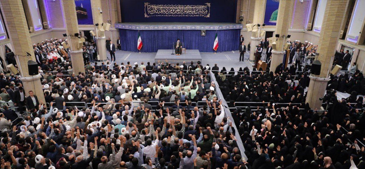 رهبر انقلاب: هیچ منفعتی برای امت اسلامی بالاتر از اتحاد نیست