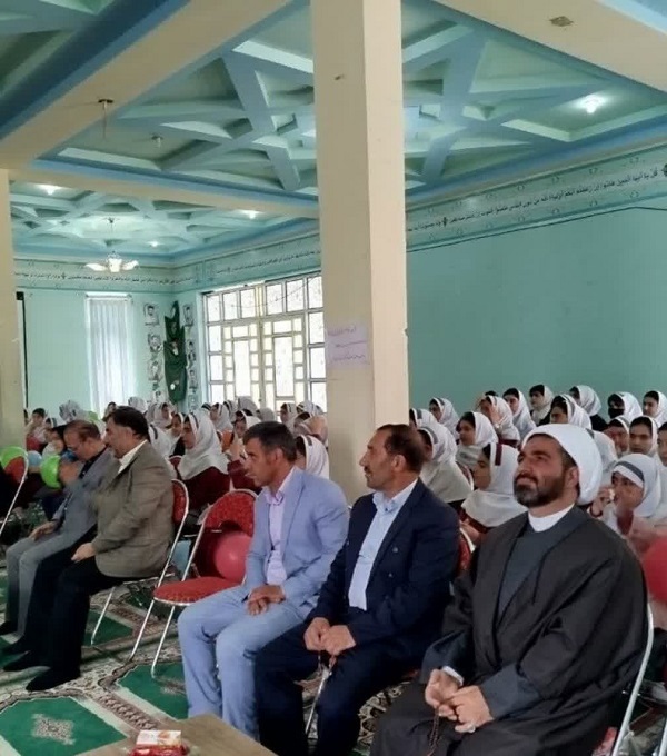 مراسم جشن دهه کرامت در مدرسه شاهد دلفان برگزار شد