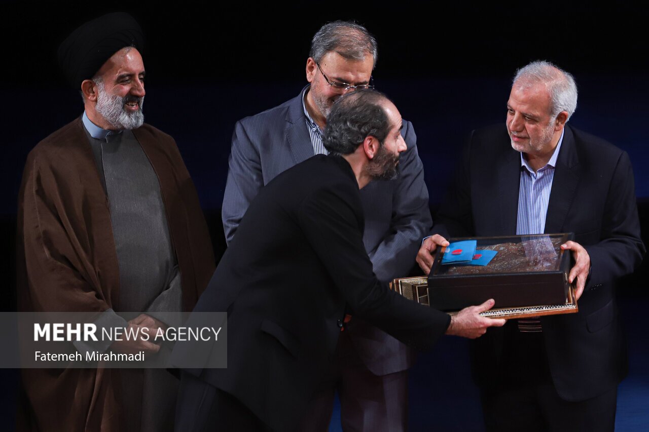 سمفونی «روایت پرواز اردیبهشت» رونمایی شد