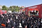 جلوه های دلدادگی مردم در کنار خانواده شهدا در یک‌ روز حماسی