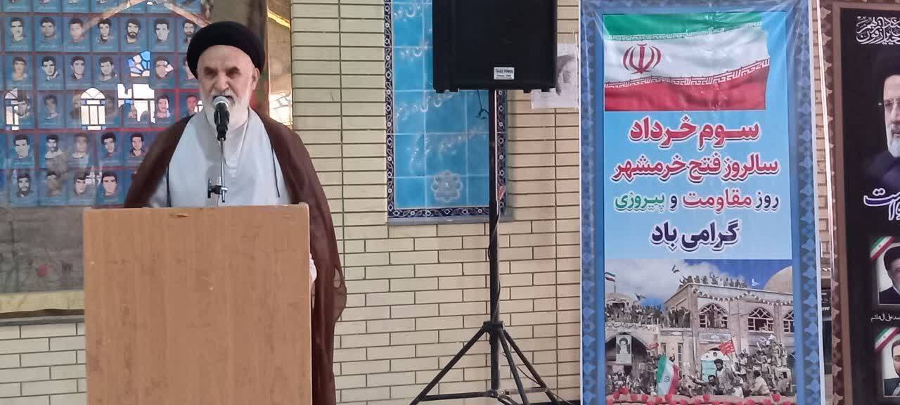 به مناسبت گرامی داشت آزاد سازی خرمشهر مزار شهدا عطرافشانی شد