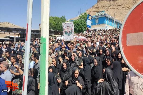 عزاداری مردم خرم آباد در تشییع شهدای ارتش