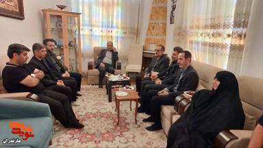 حضور مدیر کل بنیاد مازندران در منزل شهید« اختیاری» در فریدونکنار