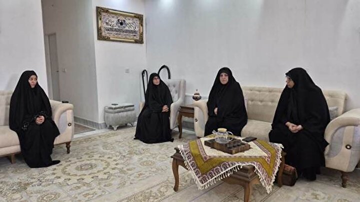 دیدار معاون تعاون و امور اجتماعی بنیاد شهید از خانواده شهید «رضا بشکزی» در خراسان رضوی/ تاکید بر ضروررت معرفی سجایای اخلاقی شهدا به جامعه