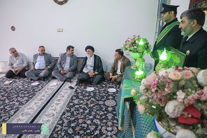 گزارش تصویری | عطر پرچم جمکران در خانه‌های شهدای جنگ تحمیلی سوم