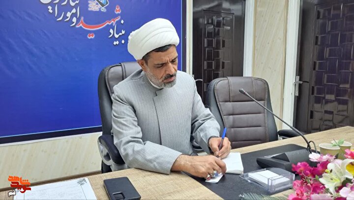 هنرمند: تکریم خانواده شهدا باید محور برنامه‌های دفاع مقدس باشد