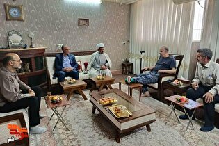 مدیرکل بنیاد شهید قم از جانباز ۷۰ درصد عیادت کرد