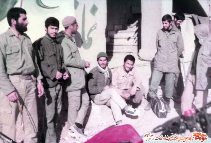 از چپ: ایستاده: ابوالفضل کاظمی - شهید صفرعلی لقاء - شهید مهدی ناصری نشسته: سیدعباس هدایتی - امیر رمضانی