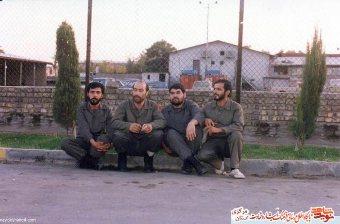 از چپ: صادق زنده دل - محمدرضا حکیمی - داود غیاثی راد- شهید خندان