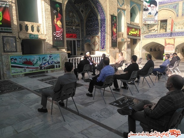 قرائت زیارت عاشورا و ادای احترام کارکنان بنیاد شهید استان سمنان به مقام شامخ شهدا به مناسبت هفته دفاع مقدس - گلزار شهدای امامزاده اشرف سمنان یکم مهرماه ۱۴۰۰