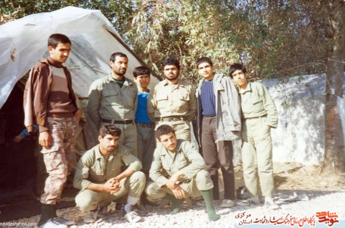 از چپ : عزیزی - ... - ... - سید حسن شریفی - شهید علی روشن - ... - رحیم حسینخانی