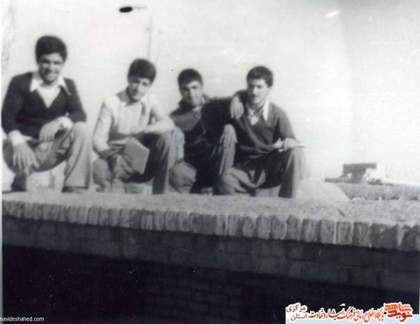 از چپ: صادق خیر آبادی - نوراله خیرآبادی - شهید محمدحسین باقری - فرج اله قدسی