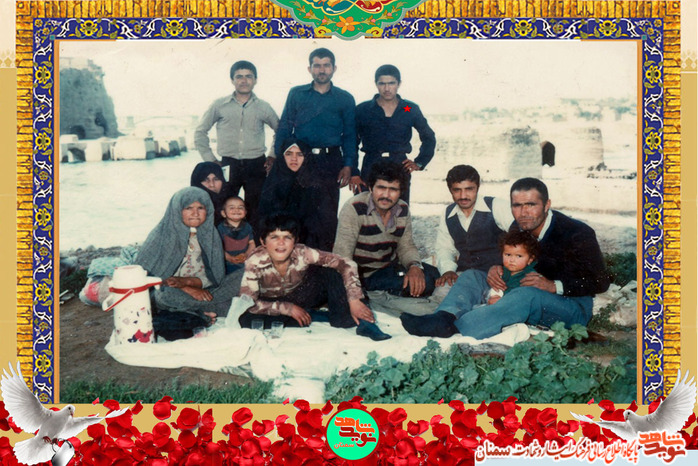 نفر اول ایستاده از راست شهید حسین پریمی