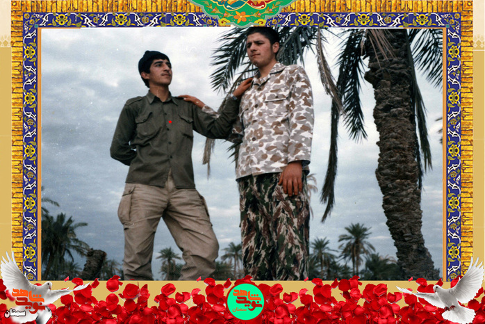 نفر سمت چپ شهید رضا شجاعیان