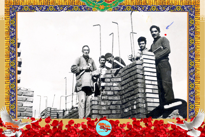 نفر سمت راست شهید تقی فدائی اسلام
