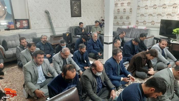 قرائت زیارت عاشورا و دیدار با مادر معزز شهید والامقام ماشاءالله مداح با حضور مدیران کل بنیاد شهید و امور اقتصاد و دارایی استان سمنان - پنجشنبه هفدهم آذر ۱۴۰۱ شهرستان سمنان