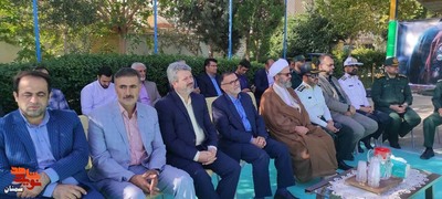 نواختن زنگ ایثار و مقاومت - یکم مهرماه ۱۴۰۲ مدرسه شاهد شهید زارعی شهرستان دامغان