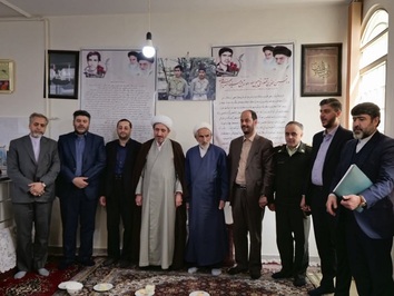 دیدار حجت الاسلام علی عبدالهی، رئیس مرکز حفاظت اطلاعات قوه قضائیه در دیدار با خانواده شهیدان صدوقی در تویسرکان
