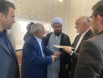 دیدار معاون امور بین الملل دکتر سراج با پدر شهید احمد زهره در فامنین